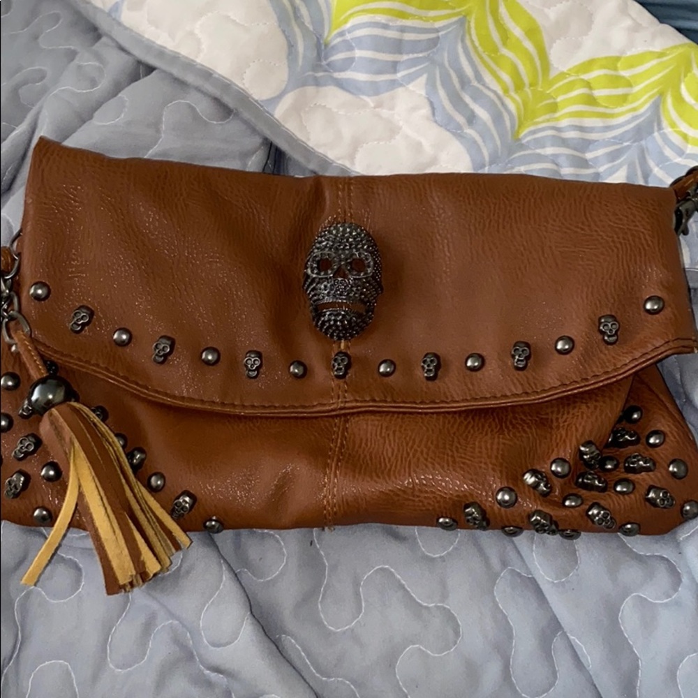 Skull detailed brown purse